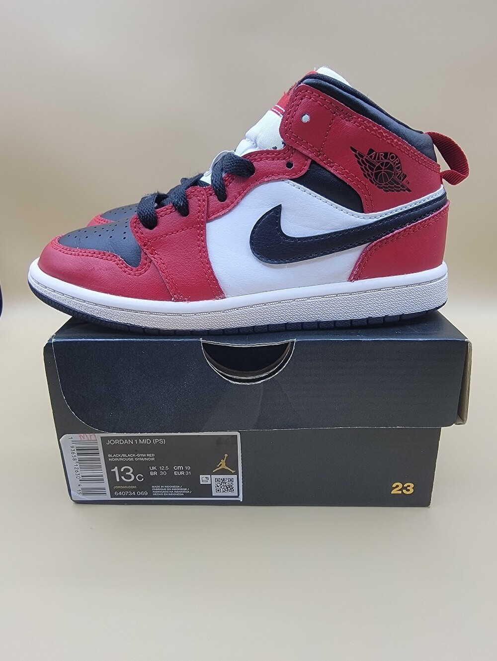 2020 Nike Air Jordan 1 Mid Chicago Black Toe Little Kid's Shoes Size 13C Black